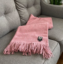 Load image into Gallery viewer, Tumi Alpaca Blanket - Pink