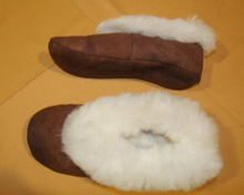 Load image into Gallery viewer, 100% Alpaca Slippers-Chocolate Brown
