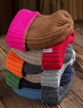 Load image into Gallery viewer, Reversible Beanie - Dusty Pink/Green
