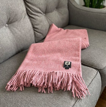 Load image into Gallery viewer, Tumi Alpaca Blanket - Pink
